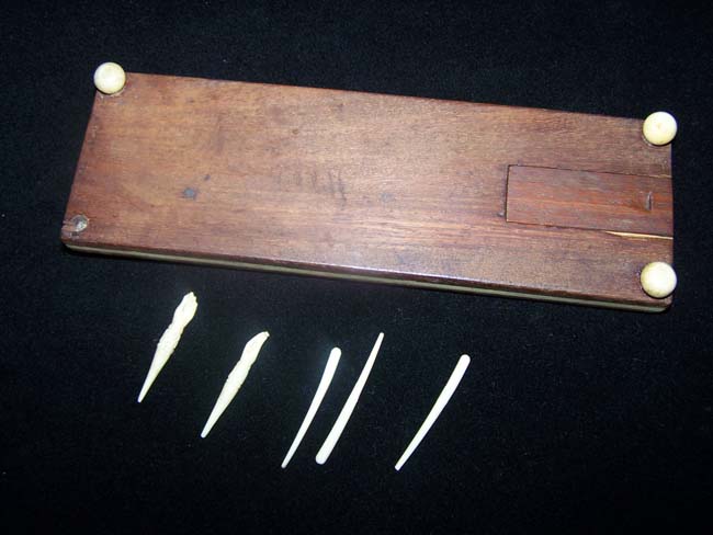 A 19th century Fruitwood Cribbage Board with ANTIQUE Whalebone Inlays — image 3